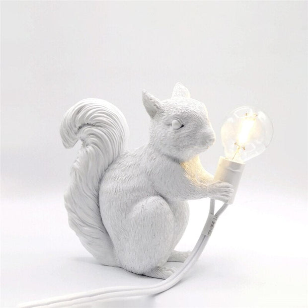 Charming Nordic squirrel table lamp – Whimsical design for warm ambient lighting