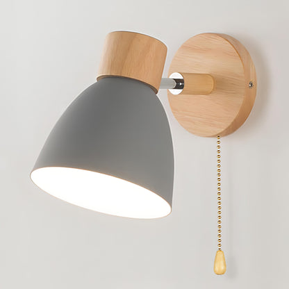 Elegante noordelijke houten wandlamp - Hedendaags ontwerp met praktische trekkoordschakelaar en verfijnde afwerking