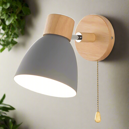 Elegante noordelijke houten wandlamp - Hedendaags ontwerp met praktische trekkoordschakelaar en verfijnde afwerking