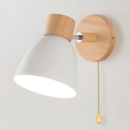 Elegante noordelijke houten wandlamp - Hedendaags ontwerp met praktische trekkoordschakelaar en verfijnde afwerking