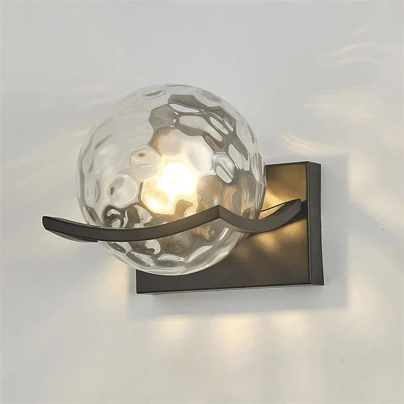 Modern and sleek LED wall light in glass - Durable and elegant design perfect for your living room, bedroom, and hallway