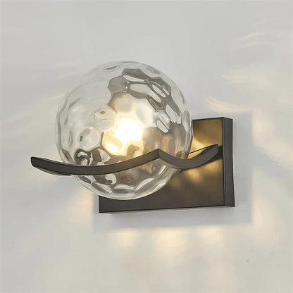 Modern and sleek LED wall light in glass - Durable and elegant design perfect for your living room, bedroom, and hallway