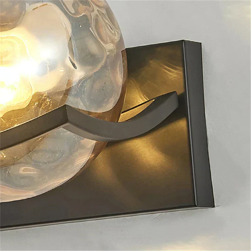 Modern and sleek LED wall light in glass - Durable and elegant design perfect for your living room, bedroom, and hallway
