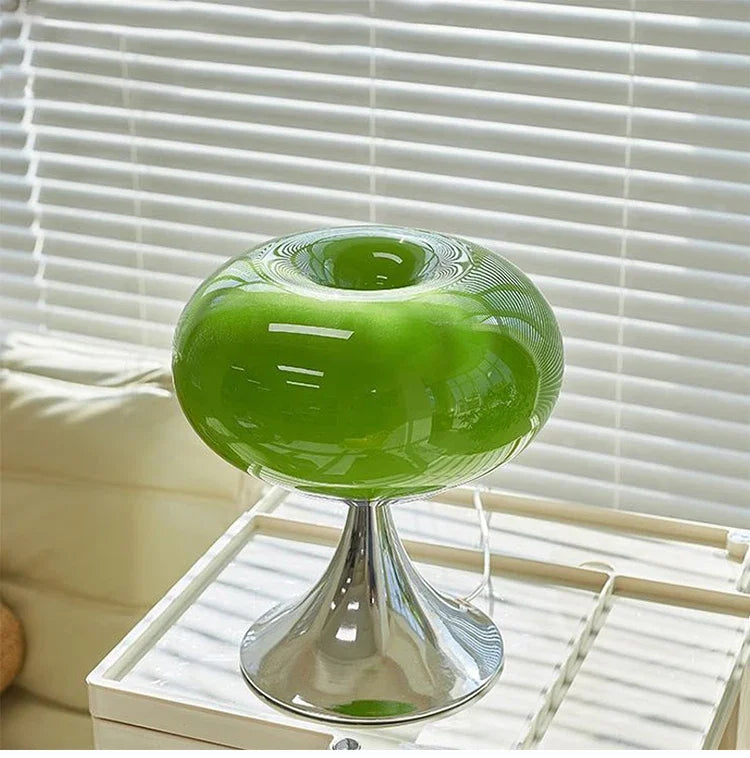 Elegant bordslampa inspirerad av Bauhaus – Vintage charm i glas och metall