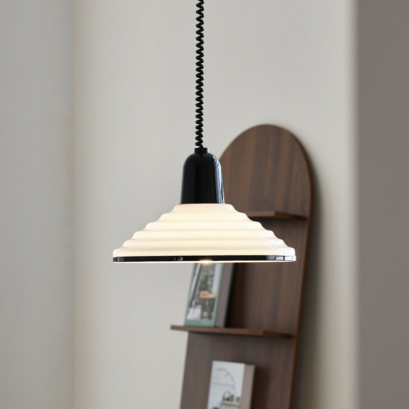 Franse crèmekleurige glazen hanglamp met elegant ontwerp – Een chique toevoeging om uw interieurdecoratie te verfraaien