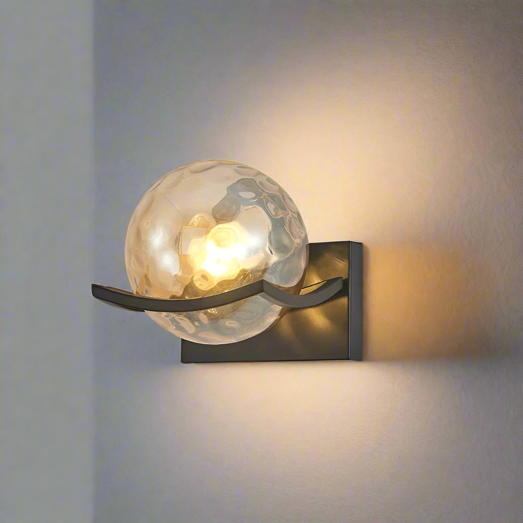 Modern and sleek LED wall light in glass - Durable and elegant design perfect for your living room, bedroom, and hallway