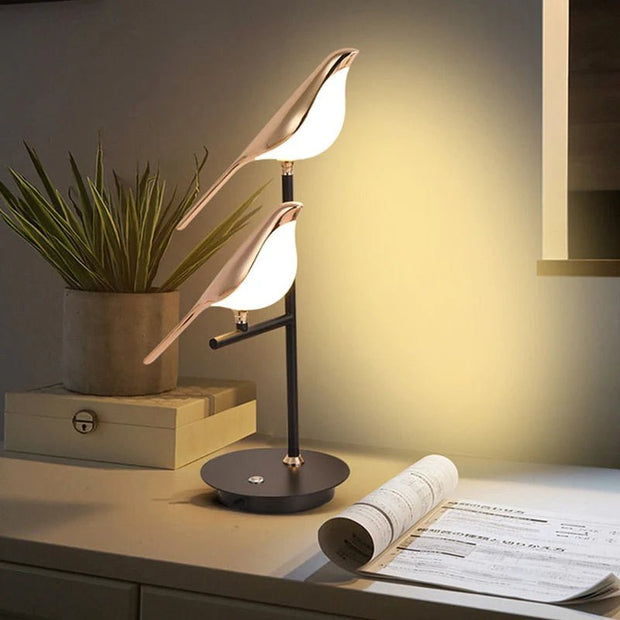 Elegant postmodern gold bird LED desk lamp - Perfect for stylish workspaces