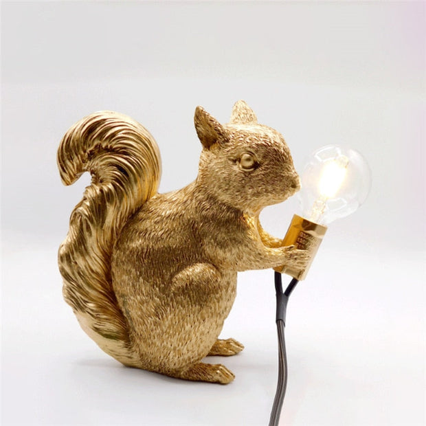 Charming Nordic squirrel table lamp – Whimsical design for warm ambient lighting