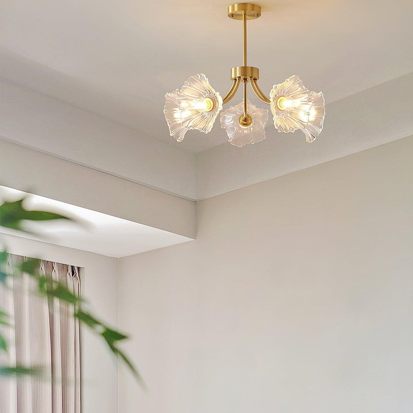 Superb Glass and Brass Chandelier Kalin – Exquisite Floral Elegance for Your Living and Dining Spaces