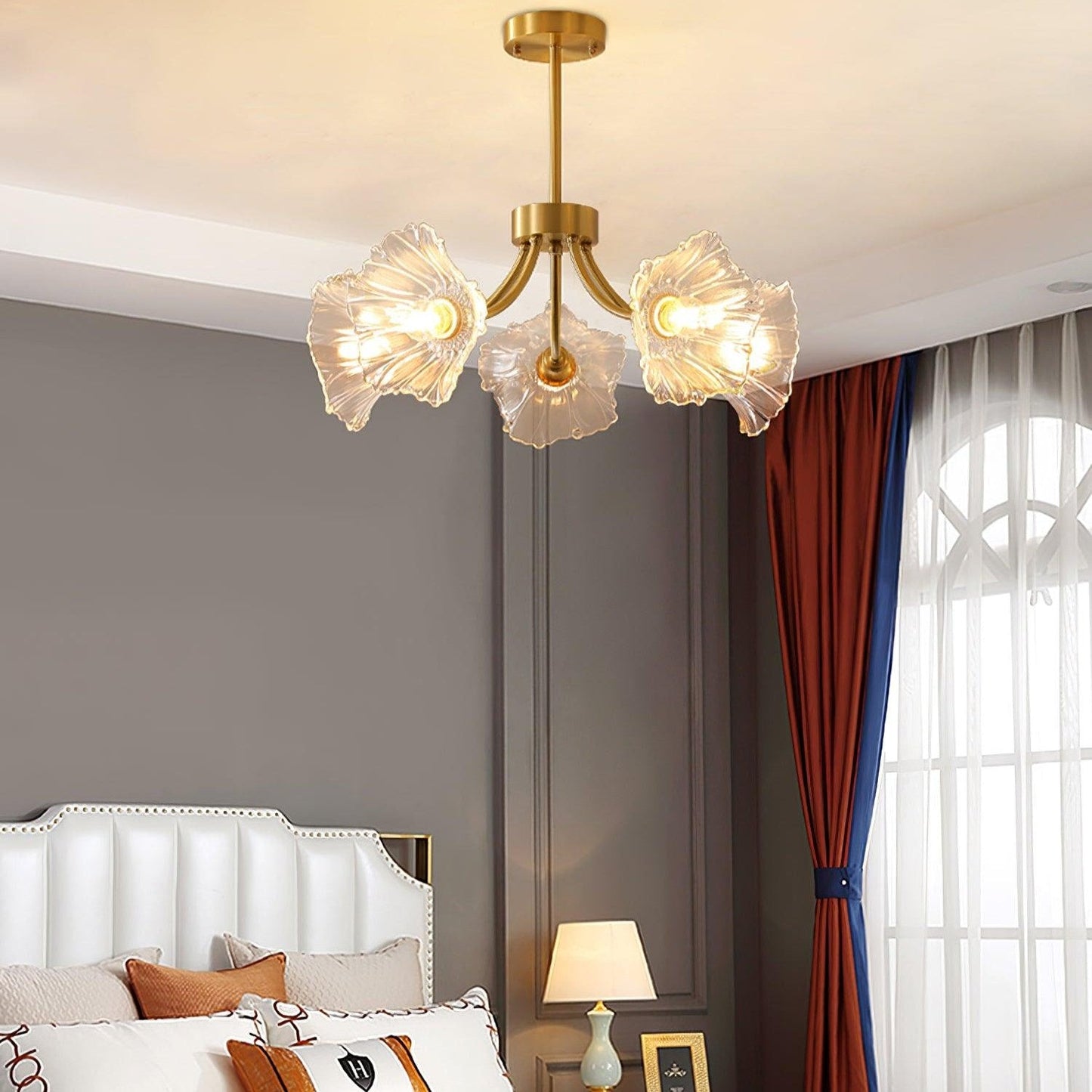 Superb Glass and Brass Chandelier Kalin – Exquisite Floral Elegance for Your Living and Dining Spaces