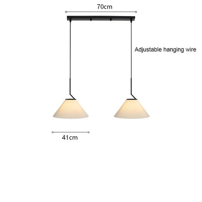 Élégance scandinave : Suspension LED en tissu crème avec design plissé nordique