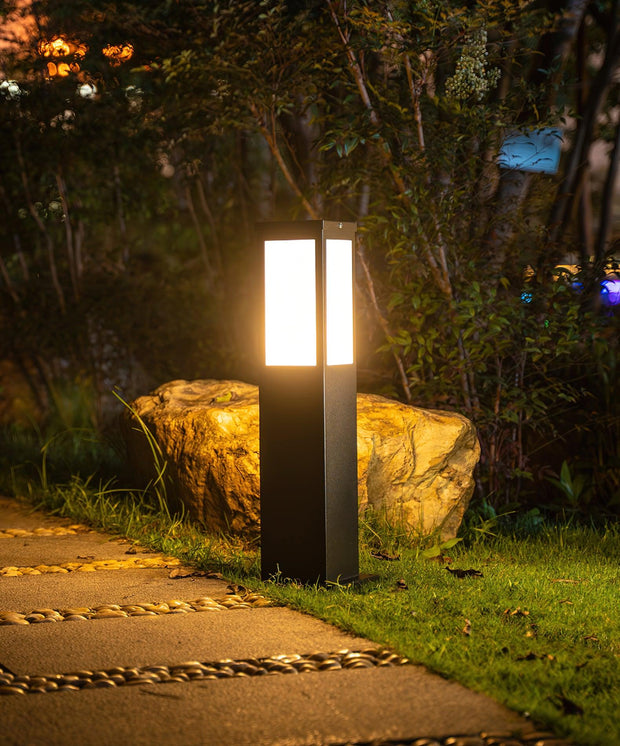Kuzco Sleek Outdoor Marker Lamp – Contemporary aluminum design with integrated LED lighting