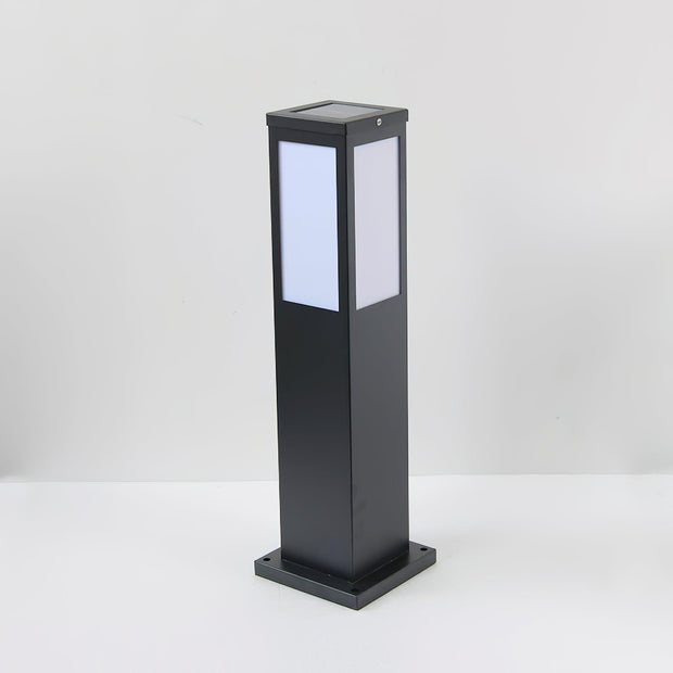 Kuzco Sleek Outdoor Marker Lamp – Contemporary aluminum design with integrated LED lighting