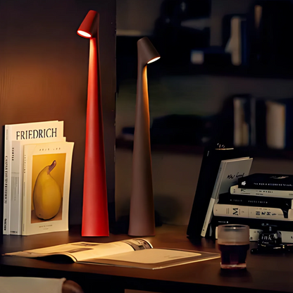 La Lumière d'Opale - Lampe de Table en Verre Opale et Métal | Éclairage Élégant et Raffiné