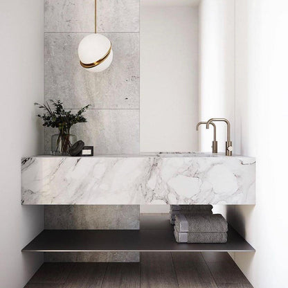 Lustre LED i form av en månskära – Samtida chic i akryl och mässingsfinish