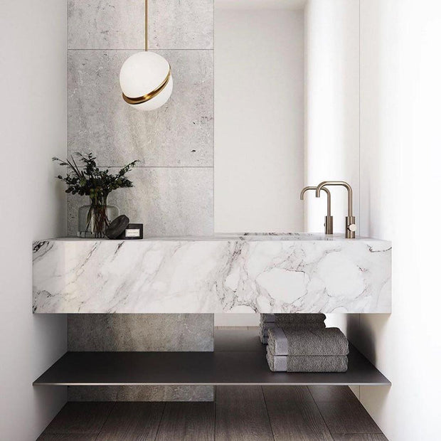 Crescent moon-shaped LED chandelier – Contemporary chic in acrylic and brass finish