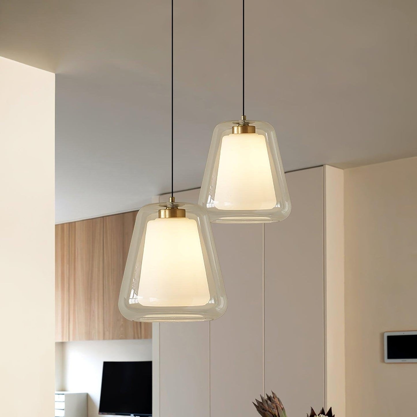 Suspension en verre Lucinda Élégante - Style contemporain LED avec base en métal robuste