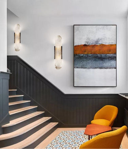 Väggapplikation i förlängd och elegant alabaster - Stilfull elegans med chic mässingsdetaljer