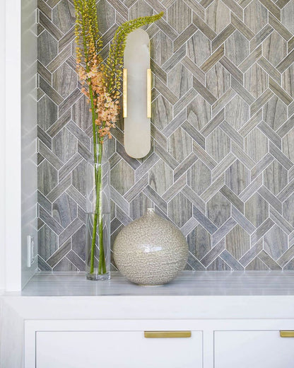 Väggapplikation i förlängd och elegant alabaster - Stilfull elegans med chic mässingsdetaljer