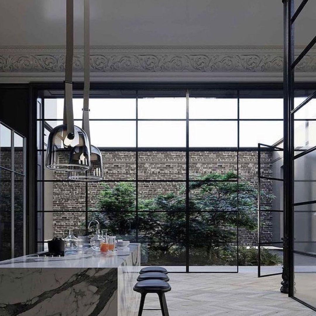 Suspension Élégante Minimaliste Mona – Métal et Verre Design LED Chic