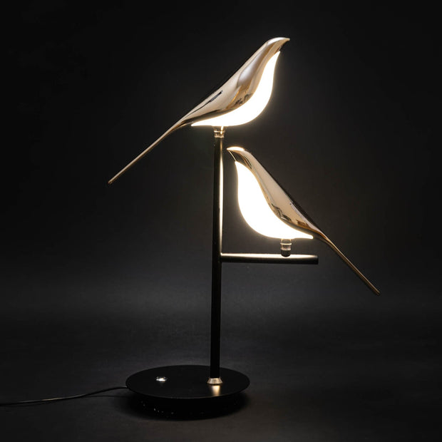 Elegant postmodern gold bird LED desk lamp - Perfect for stylish workspaces