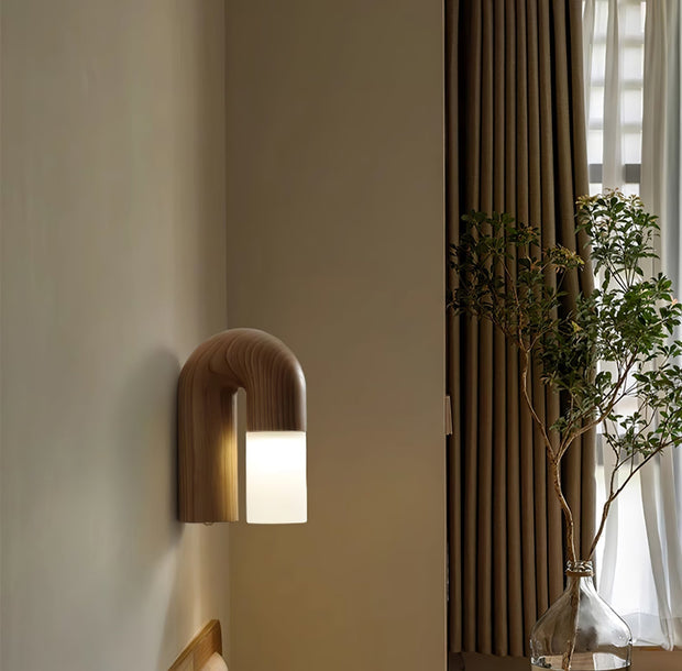 Elegant Arcus Wooden Wall Sconce – Chic LED Light Combining Wood and Metal for a Sophisticated Modern Look