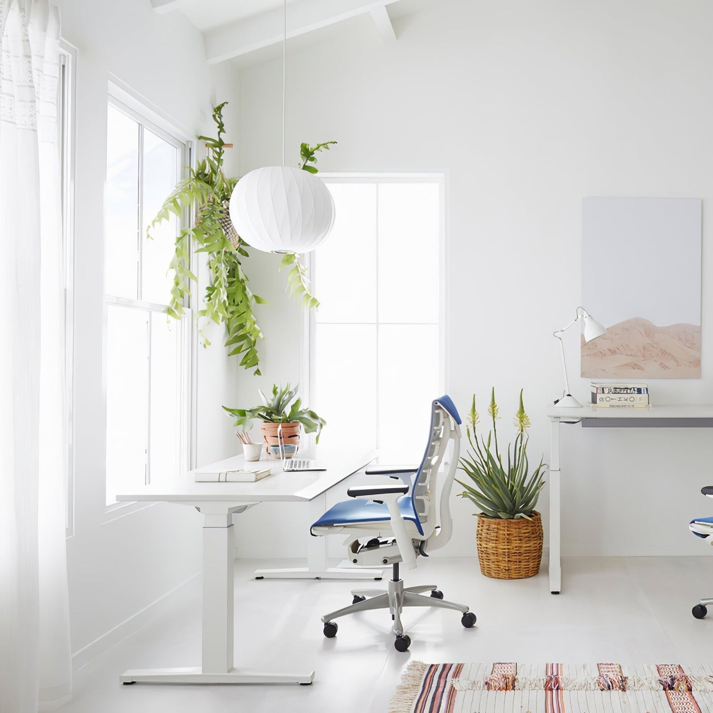 Nordische Chic Hangstoel – Elegant Hout- en Stalen Ontwerp Perfect voor Verfijnde Ruimtes