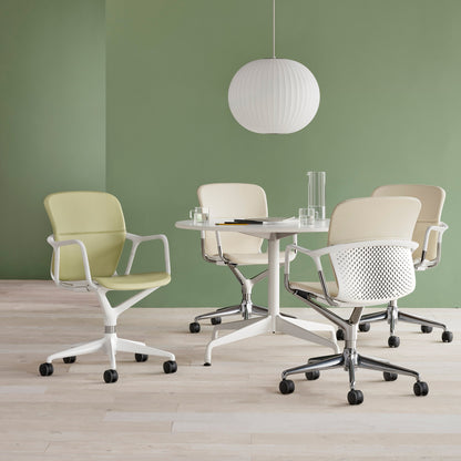 Nordische Chic Hangstoel – Elegant Hout- en Stalen Ontwerp Perfect voor Verfijnde Ruimtes