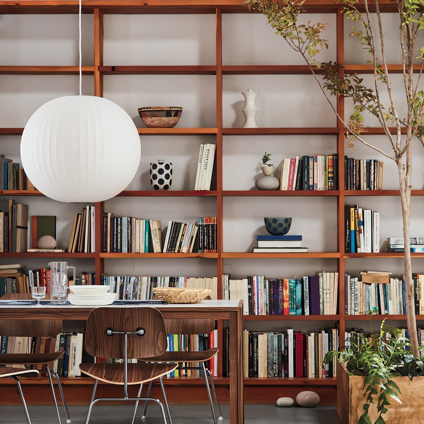 Nordische Chic Hangstoel – Elegant Hout- en Stalen Ontwerp Perfect voor Verfijnde Ruimtes