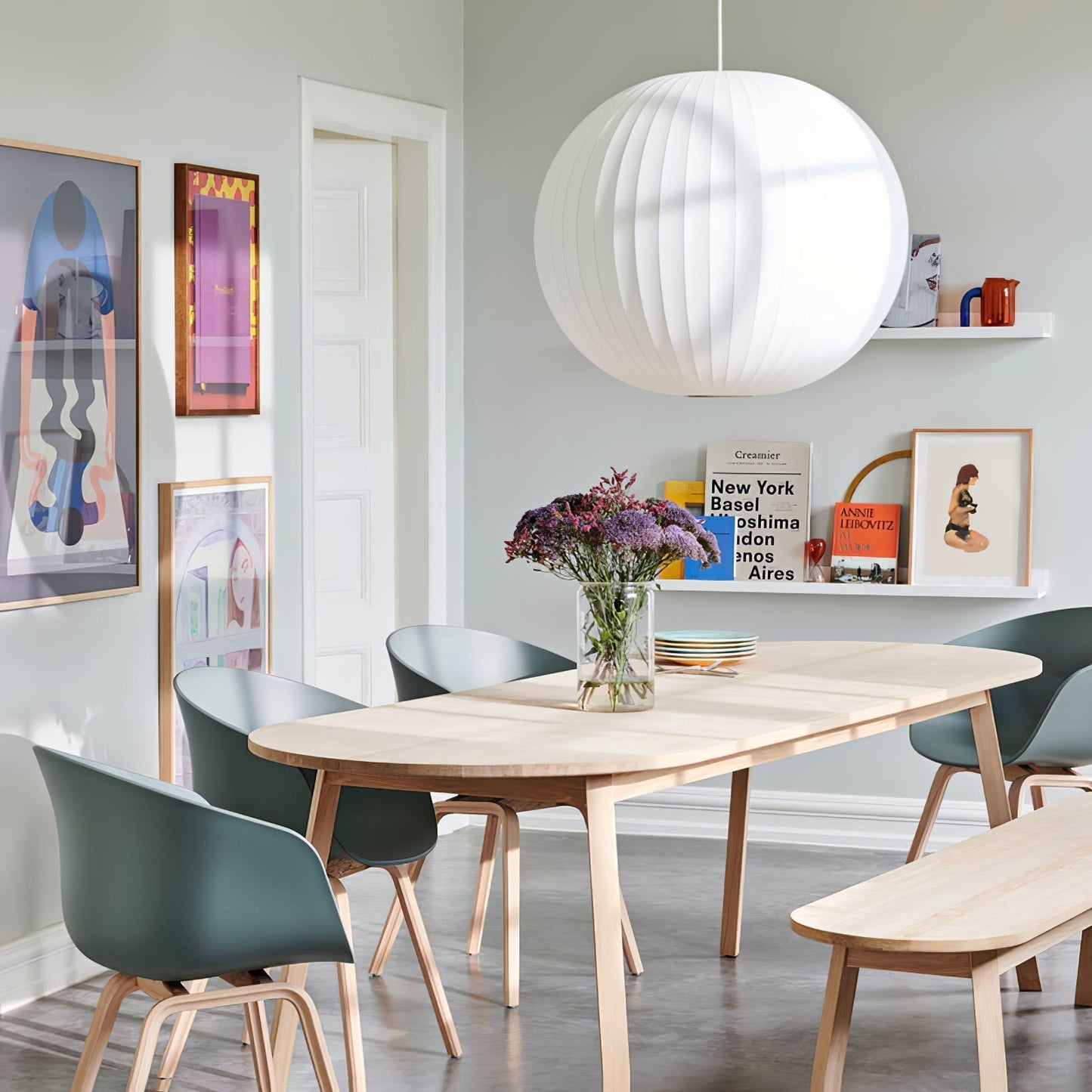 Nordische Chic Hangstoel – Elegant Hout- en Stalen Ontwerp Perfect voor Verfijnde Ruimtes