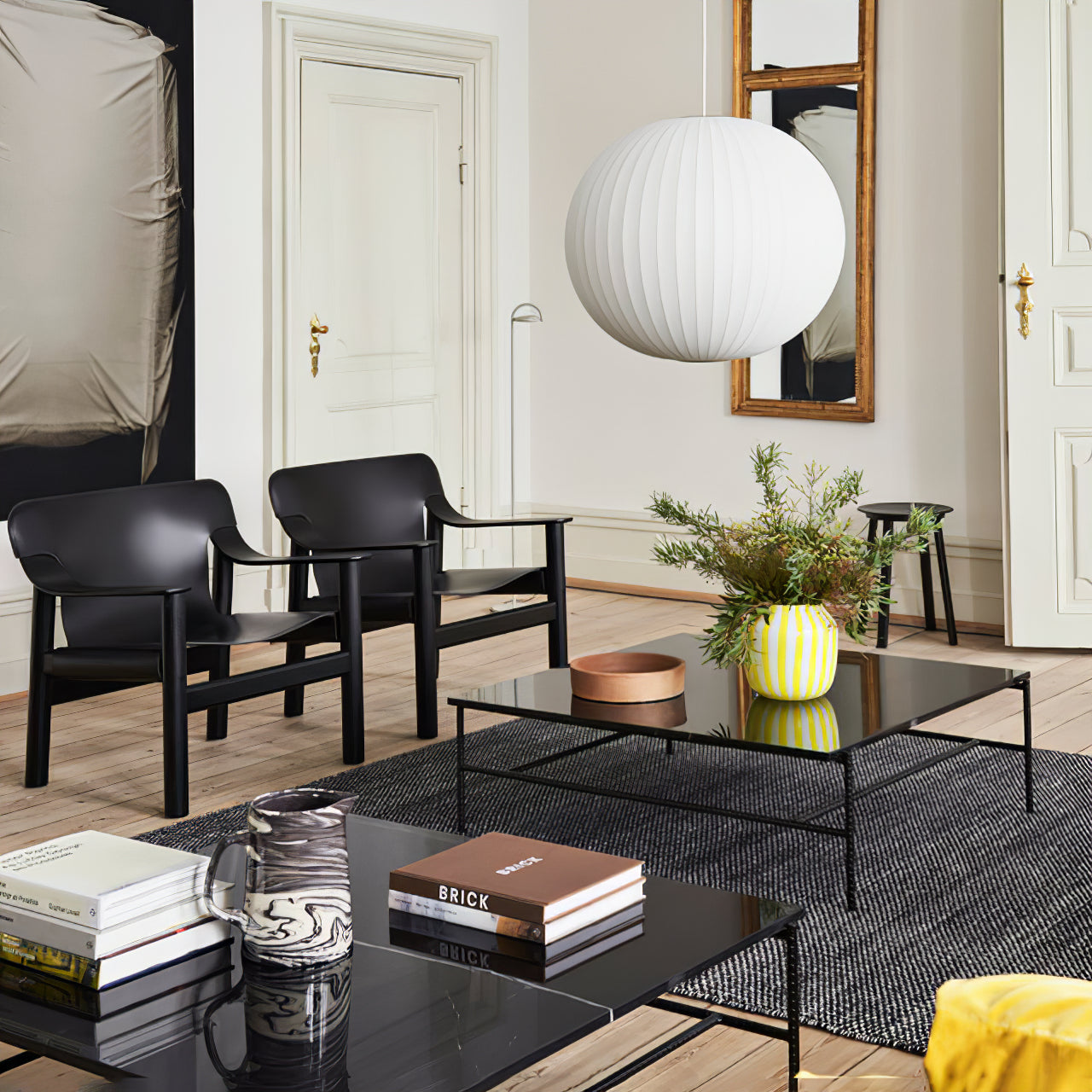 Nordische Chic Hangstoel – Elegant Hout- en Stalen Ontwerp Perfect voor Verfijnde Ruimtes