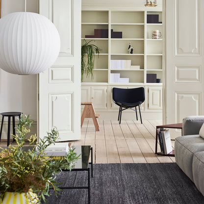 Nordische Chic Hangstoel – Elegant Hout- en Stalen Ontwerp Perfect voor Verfijnde Ruimtes