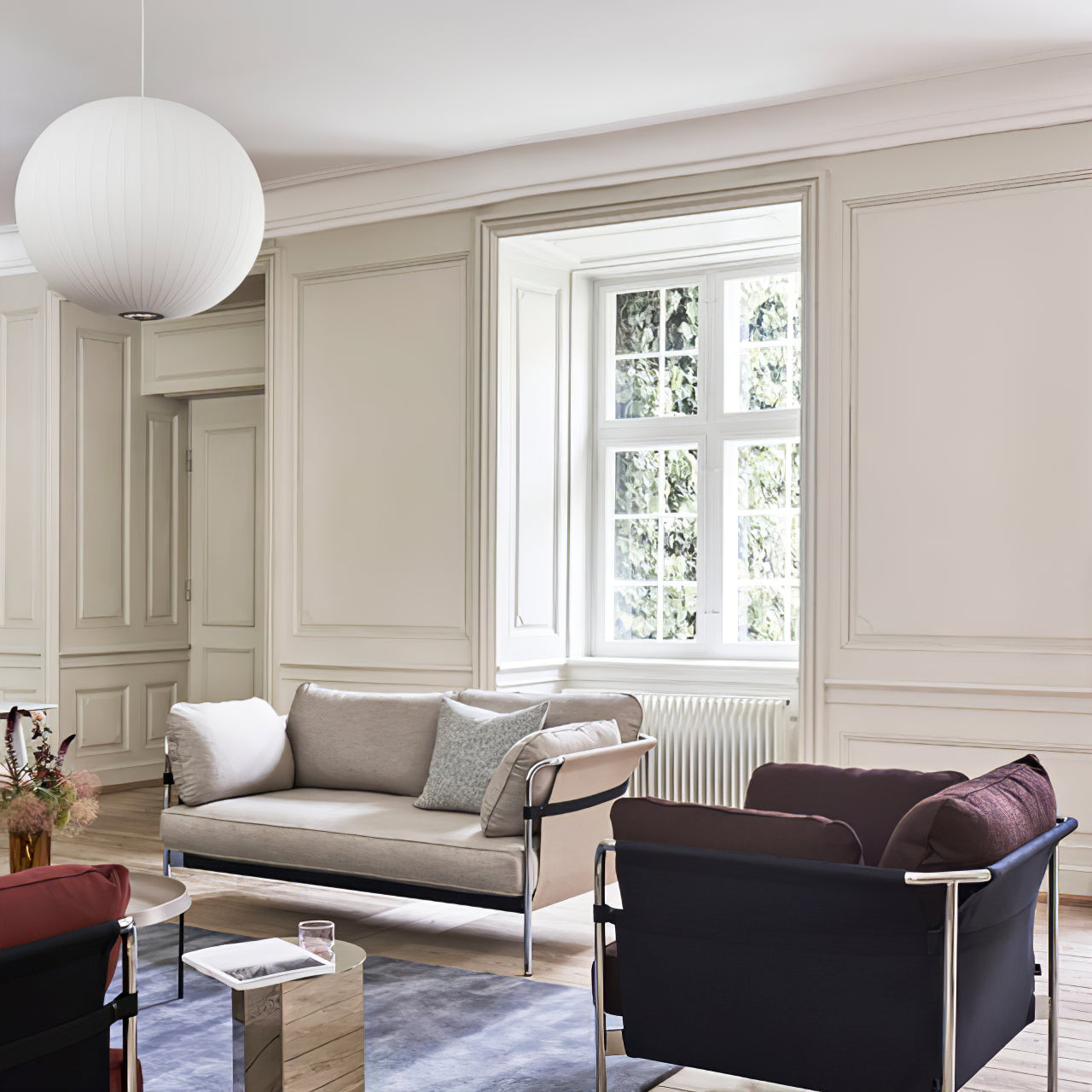 Nordische Chic Hangstoel – Elegant Hout- en Stalen Ontwerp Perfect voor Verfijnde Ruimtes