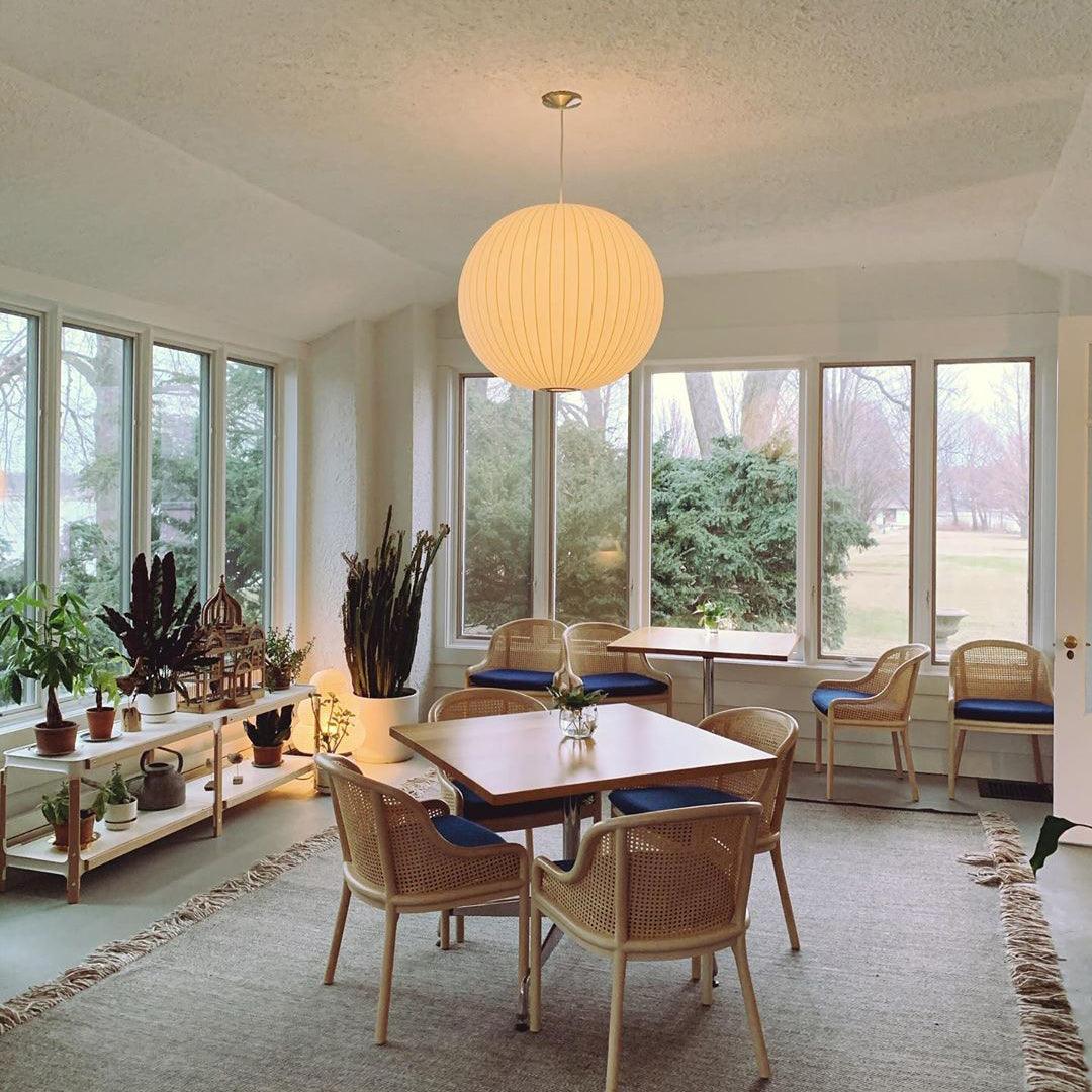 Nordische Chic Hangstoel – Elegant Hout- en Stalen Ontwerp Perfect voor Verfijnde Ruimtes