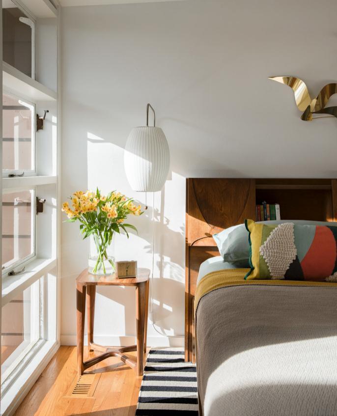 Vägglampa Nelson – Elegant modern design från 1950-talet med valnötsträ och metall