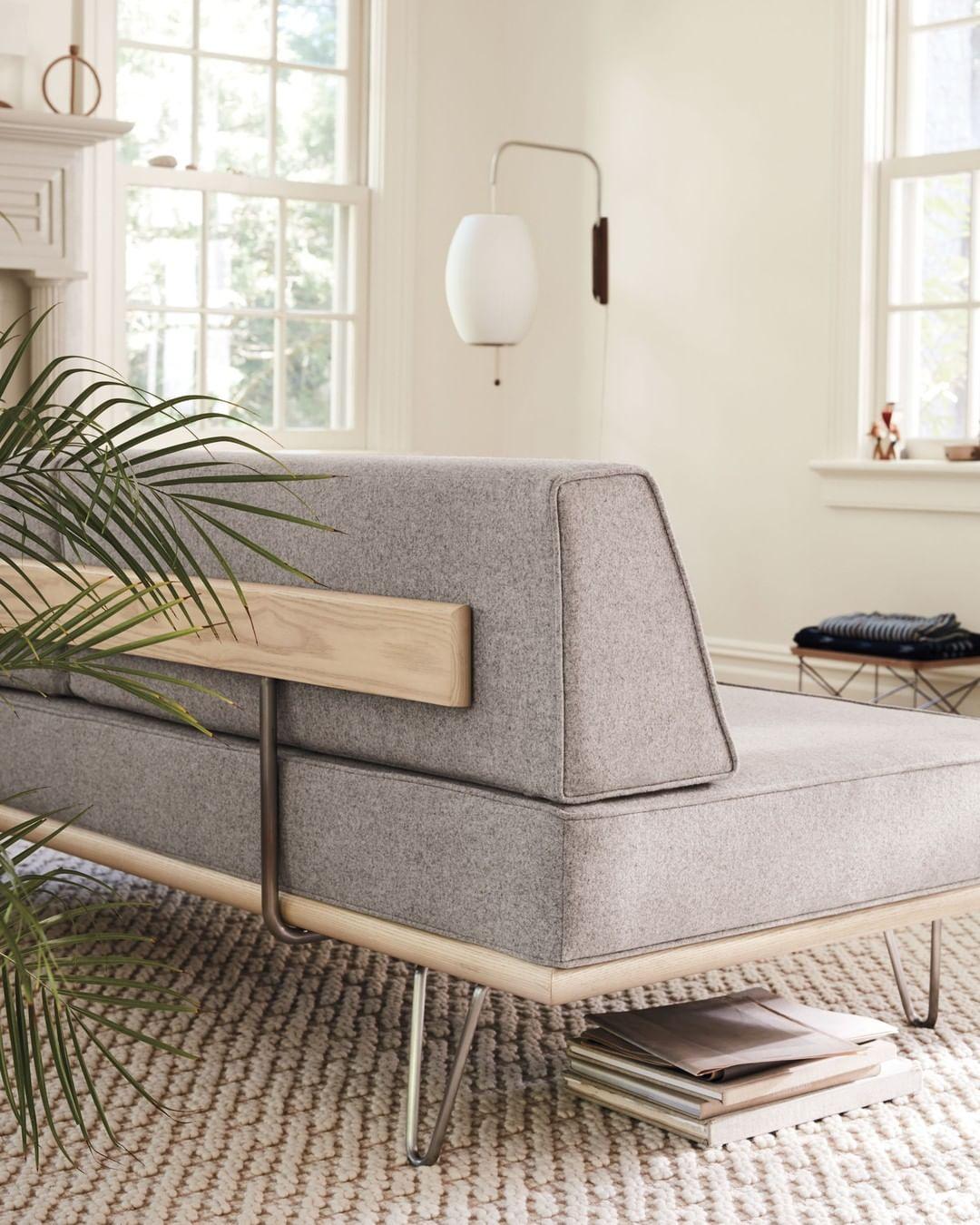 Vägglampa Nelson – Elegant modern design från 1950-talet med valnötsträ och metall