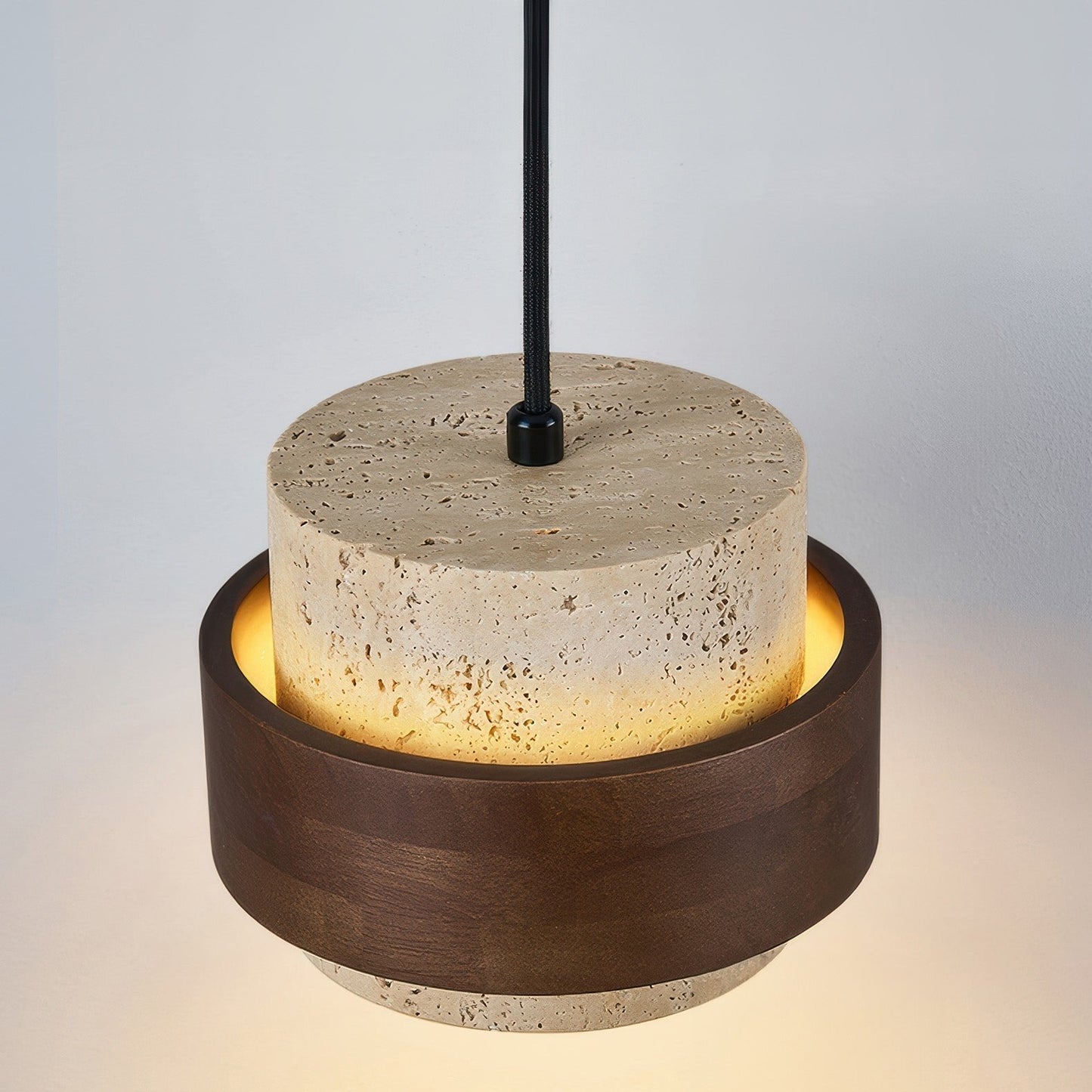 Lampe de chevet Ascend Wabi-Sabi élégamment conçue – Une fusion chic de minimalisme rétro en travertin et en bois