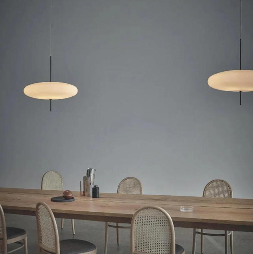 Plafonnier L'Ovale Élégant - Luminaire Raffiné en Verre et Métal | Éclairage Moderne et Sophistiqué