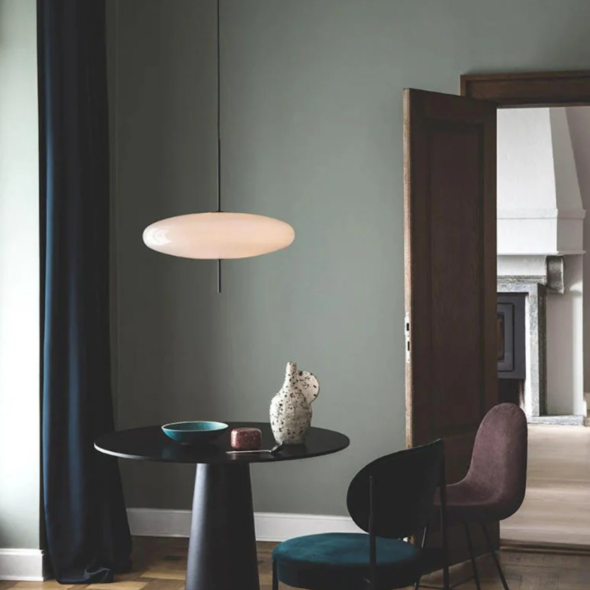 Plafonnier L'Ovale Élégant - Luminaire Raffiné en Verre et Métal | Éclairage Moderne et Sophistiqué