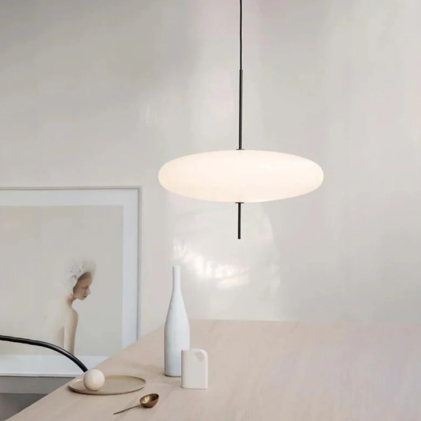 Plafonnier L'Ovale Élégant - Luminaire Raffiné en Verre et Métal | Éclairage Moderne et Sophistiqué