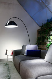 Scandinavian style Arc floor lamp – Elegant LED lighting with adjustable arm