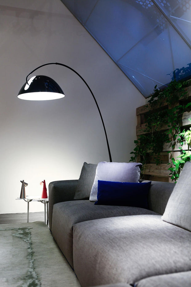 Scandinavian style Arc floor lamp – Elegant LED lighting with adjustable arm