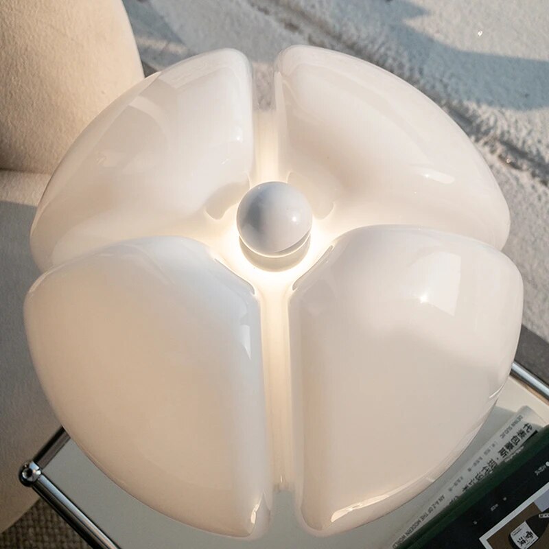 Lampe de table LED élégante inspirée des fleurs – Éclairage ajustable et stylé