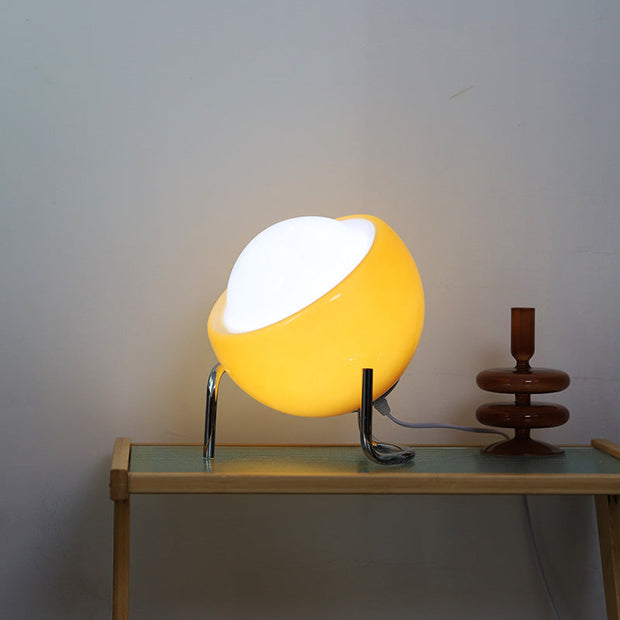 Elegant medieval Bauhaus table lamp – Retro elegance meets modern LED brilliance