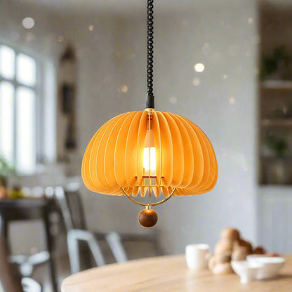 Suspension en forme de citrouille charmante – Lampe en métal et bois polyvalente avec une touche rustique