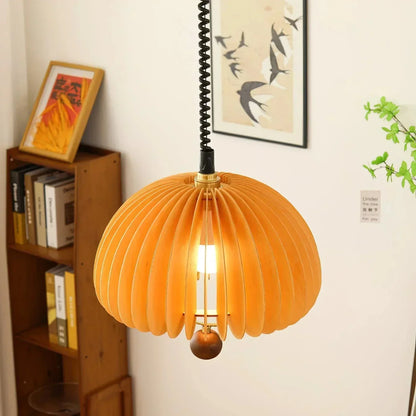 Suspension en forme de citrouille charmante – Lampe en métal et bois polyvalente avec une touche rustique