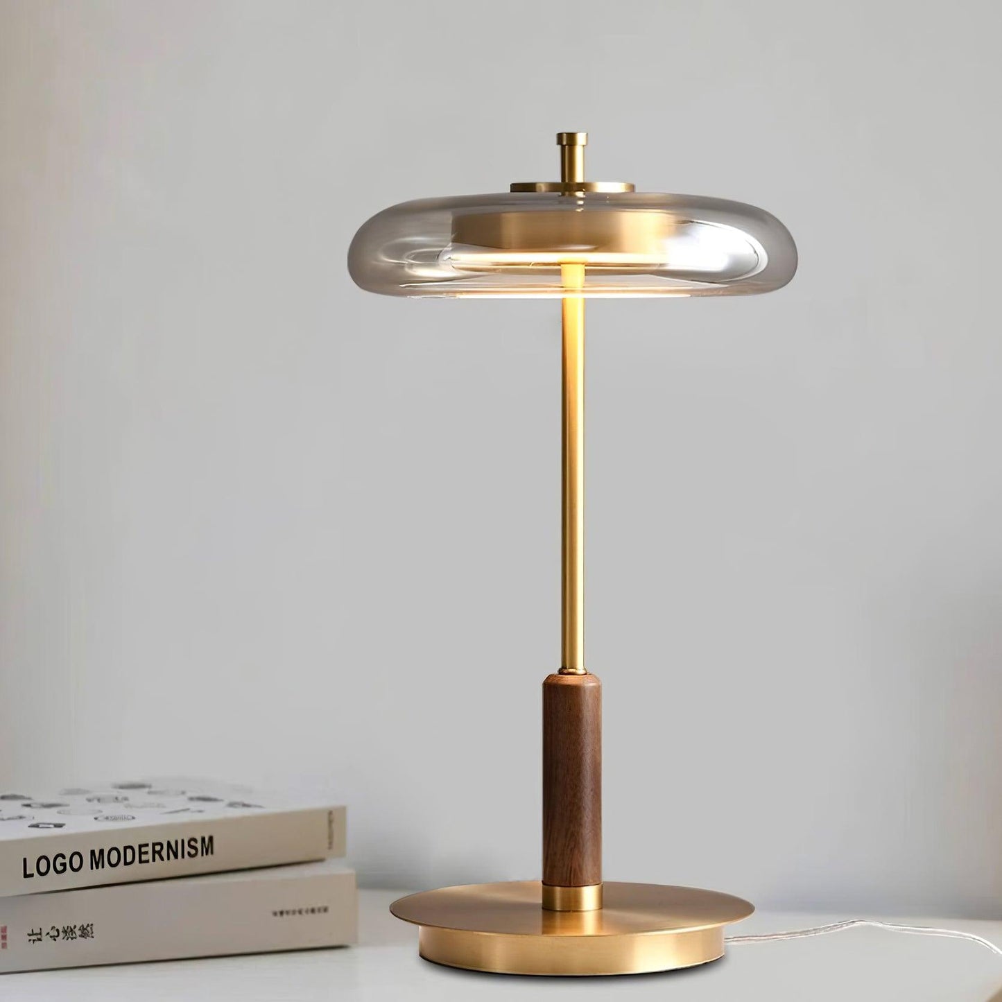 Lampe de Table Contemporaine Ronaldo – Design Élégant en Métal et Verre LED avec une Lumière Douce