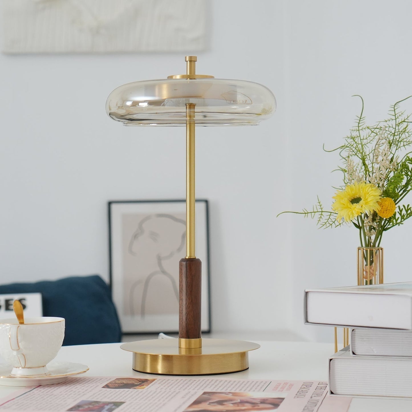 Lampe de Table Contemporaine Ronaldo – Design Élégant en Métal et Verre LED avec une Lumière Douce