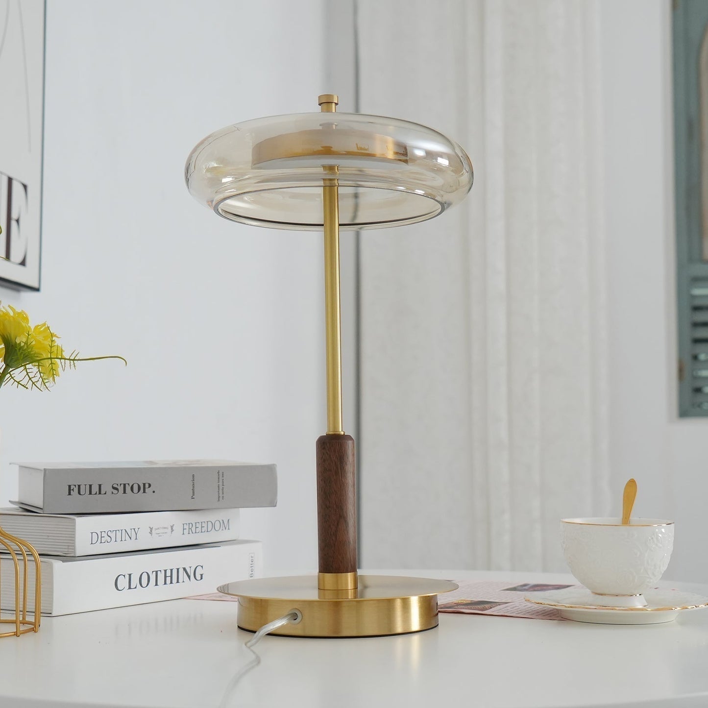 Lampe de Table Contemporaine Ronaldo – Design Élégant en Métal et Verre LED avec une Lumière Douce