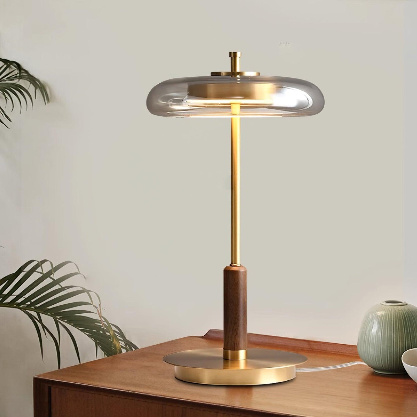 Lampe de Table Contemporaine Ronaldo – Design Élégant en Métal et Verre LED avec une Lumière Douce